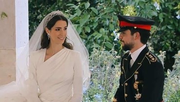 الأميرة رجوة تتألّق بفستان زفاف من تصميم إيلي صعب (صور وفيديو)