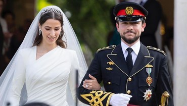 الملكة رانيا تُبارك للعروسين... الزفاف الملكي الأردني يلفت أنظار العالم (صور وفيديو)