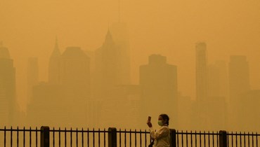 الدخان يغطي نيويورك بفعل الحرائق في كندا (أ ف ب).