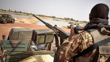 صورة ارشيفية- دورية للجيش المالي في وسط مالي (28 شباط 2020، أ ف ب). 