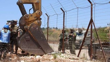 تصدت  قوة من الجيش اللبناني  لجرافة إسرائيلية كانت تعمل على تجريف التربة خارج السياج التقني وتحاول خرق الخط الأزرق عند حدود بلدة ميس الجبل.