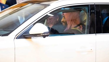 الأمير محمد بن سلمان يصطحب الرئيس التركي لمكان إقامته بسيارة كهربائة تركيّة.