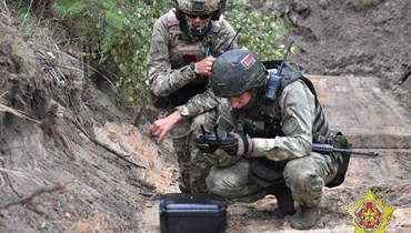 صورة نشرت في 20 تموز 2023 على قناة تابعة لوزارة الدفاع البيلاروسية في تلغرام، لتدريب مشترك لمقاتلين في فاغنر مع جنود بيلاروسيين في موقع بريستسكي العسكري (أ ف ب). 