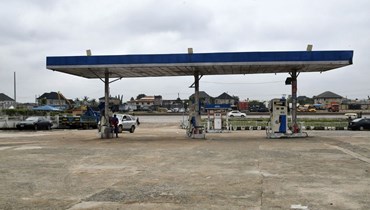 محطة وقود مقفلة في لاغوس (أ ف ب). 