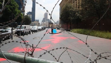 طلاء أحمر في محيط مجلس النواب في ذكرى انفجار مرفأ بيروت (حسن عسل).