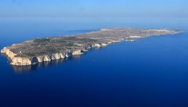 صورة جوية لجزيرة لامبيدوسا الإيطالية في البحر الأبيض المتوسط (28 تموز 2020، أ ف ب). 