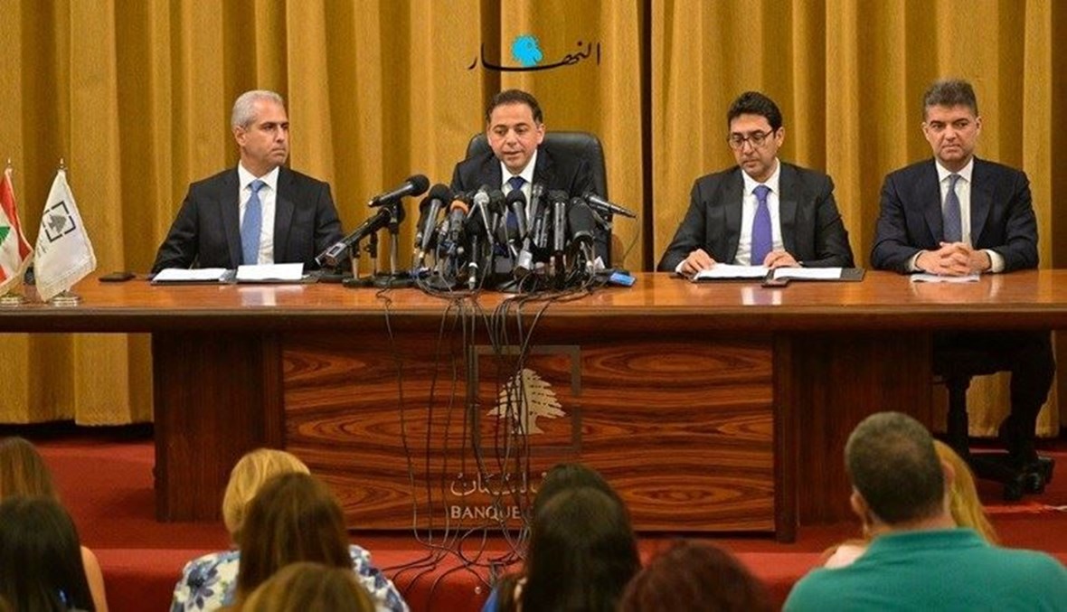 النائب الأوّل لحاكم مصرف لبنان وسيم منصوري مع نوّاب الحاكم الثلاثة (أرشيف "النهار").