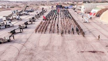 عناصر الحرس الثوري الإيراني يشاركون في تدريب عسكري قرب جزيرة أبو موسى، قبالة ساحل مدينة بندر لنجه الإيرانية الجنوبية (2 آب 2023 - أ ف ب).