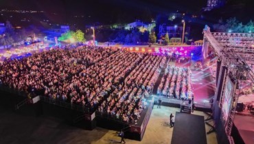 الفنان ناصيف زيتون أحيا افتتاح مهرجانات اهدن التي شهدت اقبالاً جماهيرياً كبيراً (النهار).