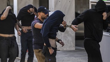 موقوفون في قضية مقتل مشجّع كرة قدم في أثينا (أ ف ب).