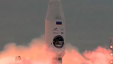 انطلاق صاروخ سيوز 2 مع المسبار لونا 25 من منصة الإطلاق في قاعدة فوستوشني الفضائية شمال بلاغوفيسشينسك في منطقة أمور (11 آب 2023، أ ف ب).