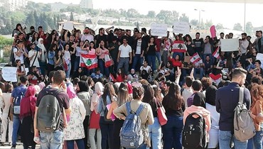 طلاب الجامعة اللبنانية يعتصمون في الحدت (النهار).