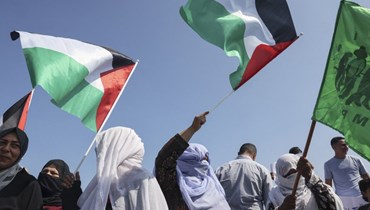 متظاهرون في ميناء غزة خلال احتجاج على الحصار الإسرائيلي على قطاع غزة (22 آب 2023، أ ف ب). 