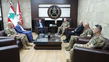 لقاء قائد الجيش  العماد جوزاف عون ووزير الأشغال العامّة والنقل علي حميّة. 