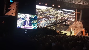 رئيس "القوات" سمير جعجع في خطاب أمام الحشود في قداس الشهداء ("النهار).