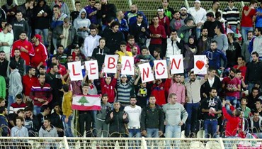 مشهد عام لجمهور المنتخب اللبناني لكرة القدم.