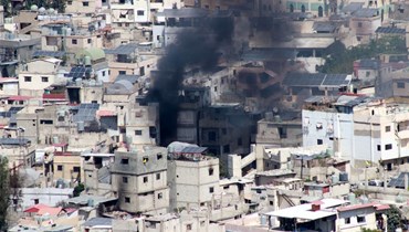 دخان أسود جرّاء الاشتباكات في مخيم عين الحلوة (أحمد منتش).