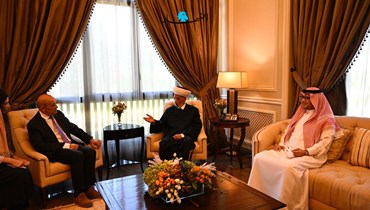 لقاء لودريان والمفتي دريان والسفير البخاري في اليرزة (حسام شابرو).