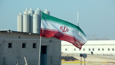 العلم الإيراني.