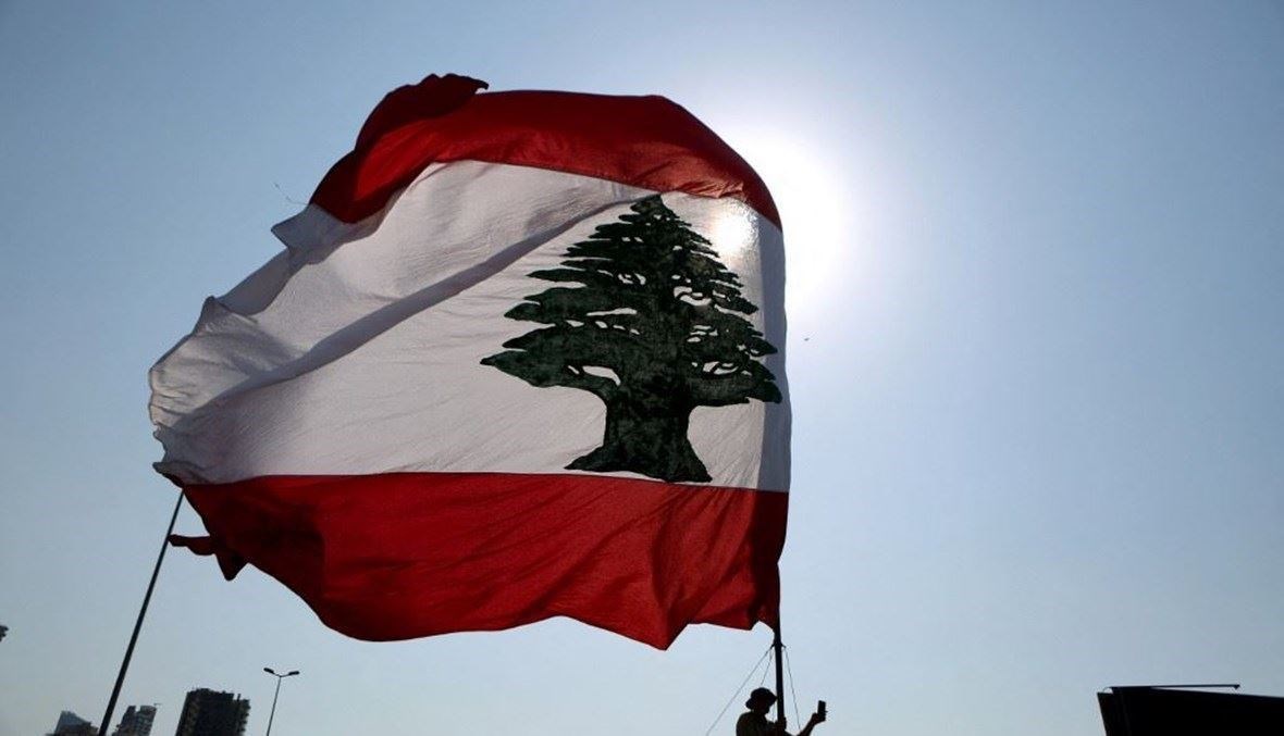 علم لبنان.