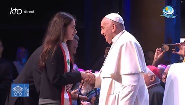 بالفيديو- لحظة مؤثّرة... لبنانيّة تُرنّم بالسريانيّة أمام البابا فرنسيس في مرسيليا