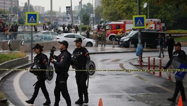 من موقع الهجوم الإرهابي في أنقرة (أ ف ب).
