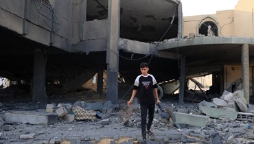 مبنى دمّرته الغارات الجوية الإسرائيلية في خان يونس، جنوب قطاع غزة (8 ت1 2023 - أ ف ب).