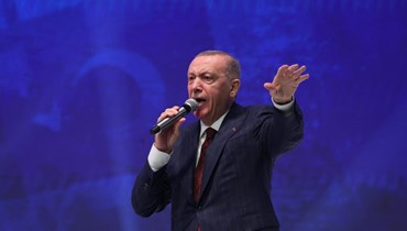 إردوغان يتكلم خلال المؤتمر الاستثنائي الرابع لحزب "العدالة والتنمية" في قاعة أنقرة الرياضية بأنقرة (7 ت1 2023، أ ف ب). 