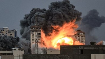 نيران قصف إسرائيلي على غزة.