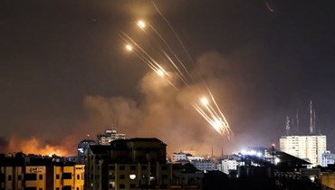 صواريخ من حركة "حماس" تُطلق نحو إسرائيل (أ ف ب).