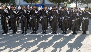 رجال أمن أفغان تم تجنيدهم حديثا خلال احتفال تخريجهم في أكاديمية الشرطة في كابول (5 ت1 2023، أ ف ب). 