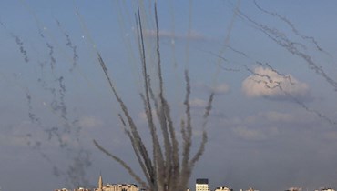 صلية صاروخية فلسطينية تنطلق من قطاع غزّة باتجاه عسقلان (أ ف ب).