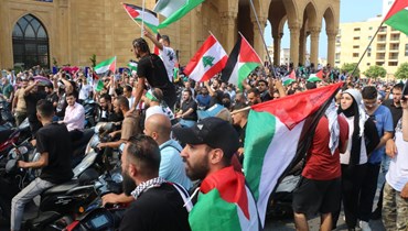 وقفة تضامنيّة مع الشعب الفلسطيني أمام مسجد محمد الأمين، تحت شعار بيروت لبنان فلسطين (حسن عسل).