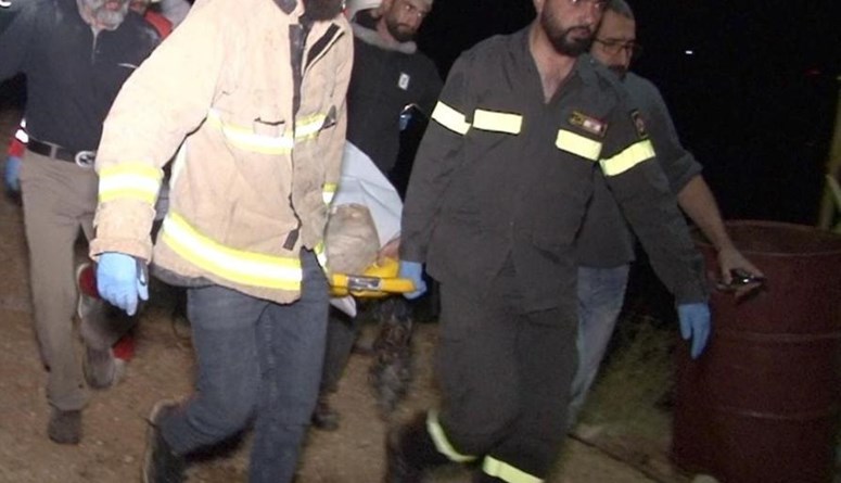 نقل جثماني شهيدي شبعا بعد مقتلهما في القصف الإسرائيلي