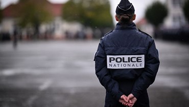 شرطية تحضر احتفال الدفعة الـ268 من طلاب الشرطة في أكاديمية مونتبيلار شرق فرنسا (20 ت1 2023، أ ف ب). 