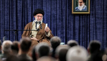 خامنئي متكلما أمام جمهور في طهران (25 ت1 2023، أ ف ب). 