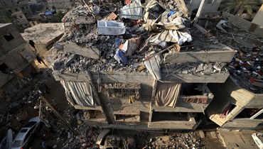 مبنى مدمر في خان يونس جنوب غزة بعد قصف إسرائيلي (27 ت1 2023، أ ف ب).