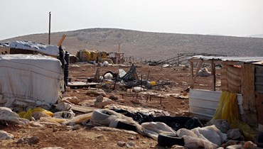 اضرار خلفها هجوم مستوطنين يهود على قرية وادي السيق بالضفة الغربية المحتلة (24 ت1 2023، أ ف ب). 