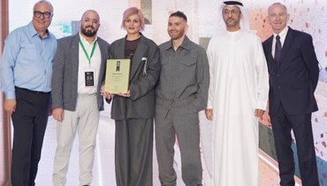 كارول عكّاري تنال جائزة الخدمة العامّة للهندسة الداخليّة في Ipax دبي