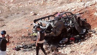 السيارة التي استهدفتها إسرائيل في عيناتا الجنوبية (أحمد منتش).