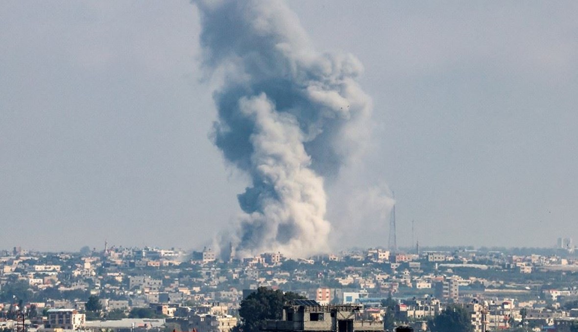  دخان يتصاعد خلال قصف إسرائيلي على رفح في جنوب قطاع غزة (14 ت2 2023، أ ف ب).