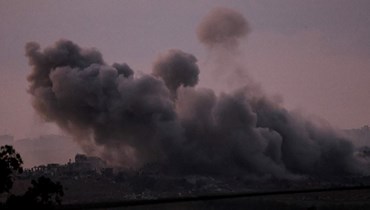 دخان يتصاعد خلال القصف العسكري الإسرائيلي على شمال قطاع غزة (14 ت2 2023، أ ف ب).