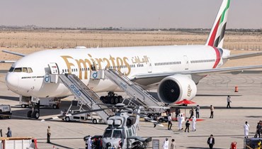 طائرة تابعة لطيران الإمارات توقفت على المدرج خلال معرض دبي للطيران 2023 في دبي وورلد سنترال بمطار آل مكتوم الدولي في دبي (14 ت2 2023، أ ف ب). 