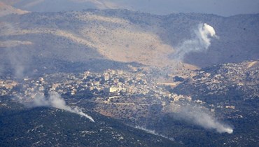 دخان يتصاعد بعد قصف مدفعيّ إسرائيليّ على مشارف قرية كفرشوبا (أ ف ب).