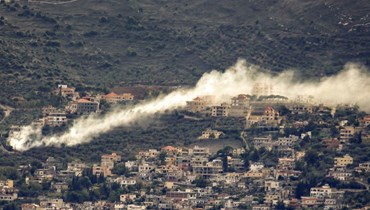 دخان يتصاعد بعد غارة إسرائيلية على بلدة كفركلا بجنوب لبنان. (أ ف ب)