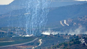 قصف إسرائيلي بالقنابل الفوسفورية على جنوب لبنان (أ ف ب).