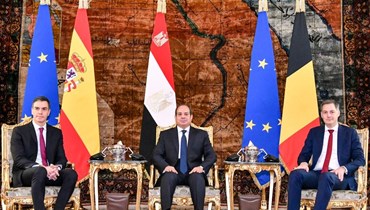  الرئيس المصري عبد الفتاح السيسي مع رئيس الوزراء الإسباني بيدرو سانشيز ورئيس وزراء بلجيكا ألكسندر دي كرو في قصر الاتحادية الرئاسي في القاهرة (أ ف ب).