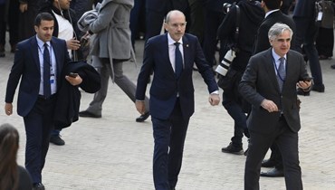 وزير الخارجية الأردني أيمن الصفدي في برشلونة (أ ف ب).