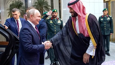 الرئيس الروسي فلاديمير بوتين وولي العهد السعودي الأمير محمد بن سلمان (أ ف ب). 