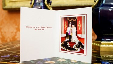بطاقة التهنئة بعيد الميلاد الخاصة بالملك تشارلز وزوجته (أ ف ب).